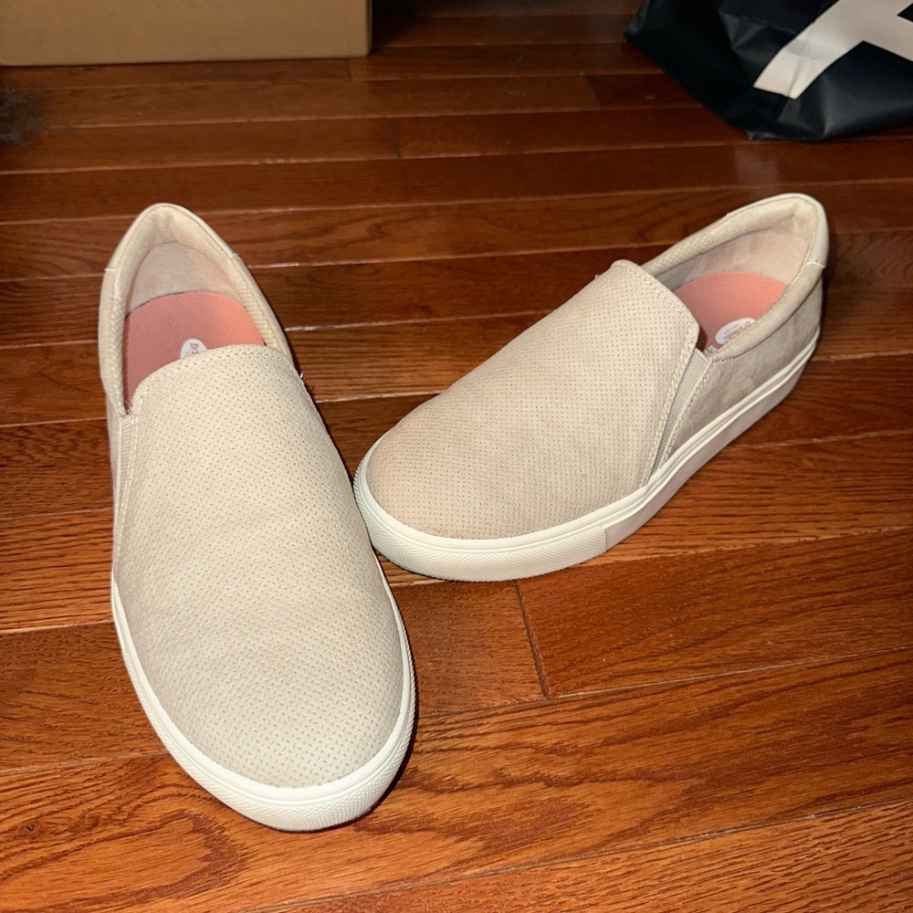 Dr. Scholl’s slip on sneakers